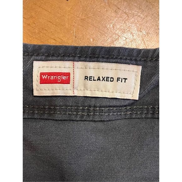 Wrangler Mens 42 Relaxed Fit Flat Front Cargo Shorts Gray (3187) - Picture 5 of 6